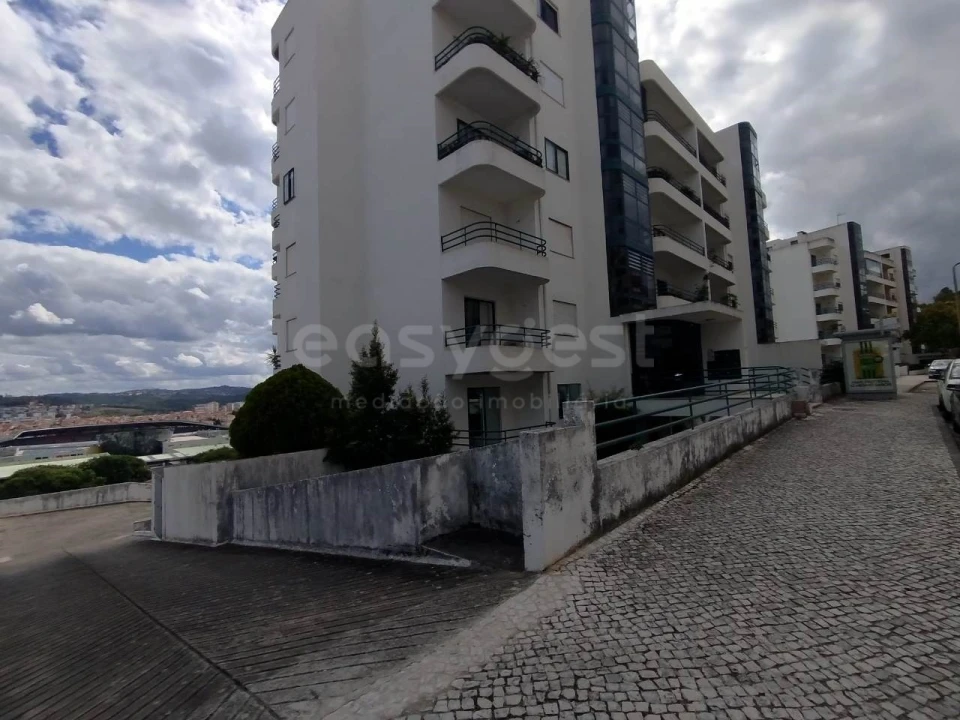 Apartamento T2 para Arrendamento em Sé Nova, Santa Cruz, Almedina e São Bartolomeu Foto 1