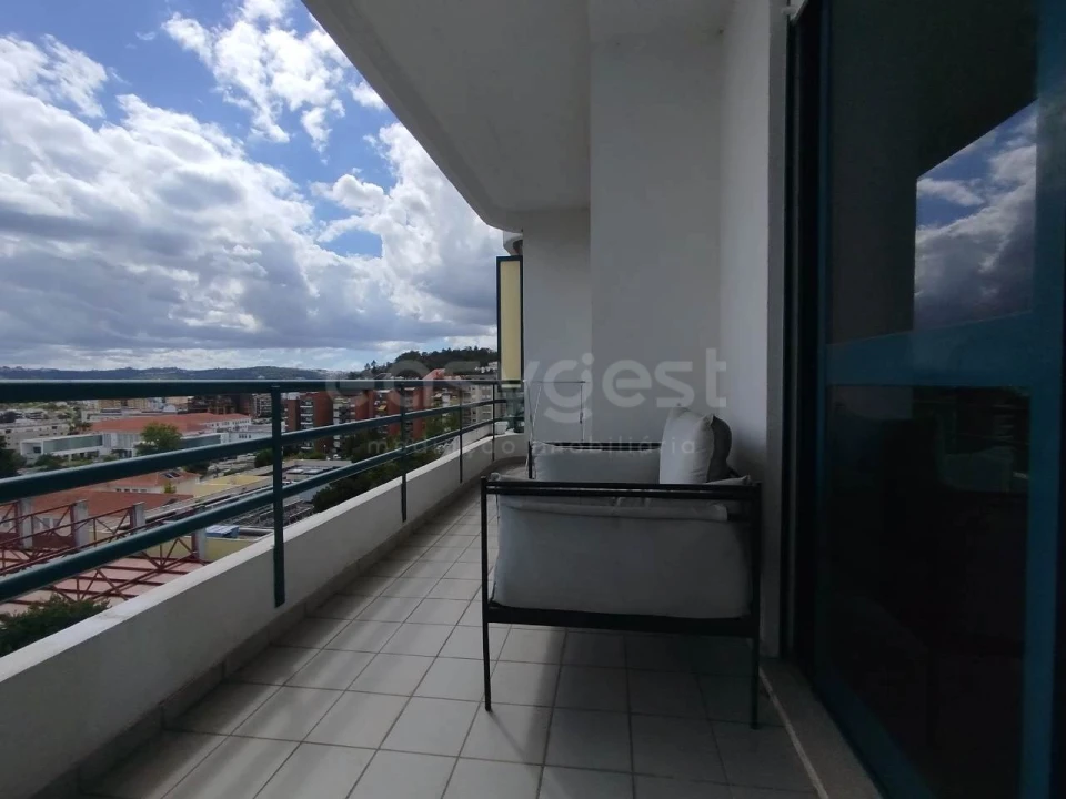 Apartamento T2 para Arrendamento em Sé Nova, Santa Cruz, Almedina e São Bartolomeu Foto 2