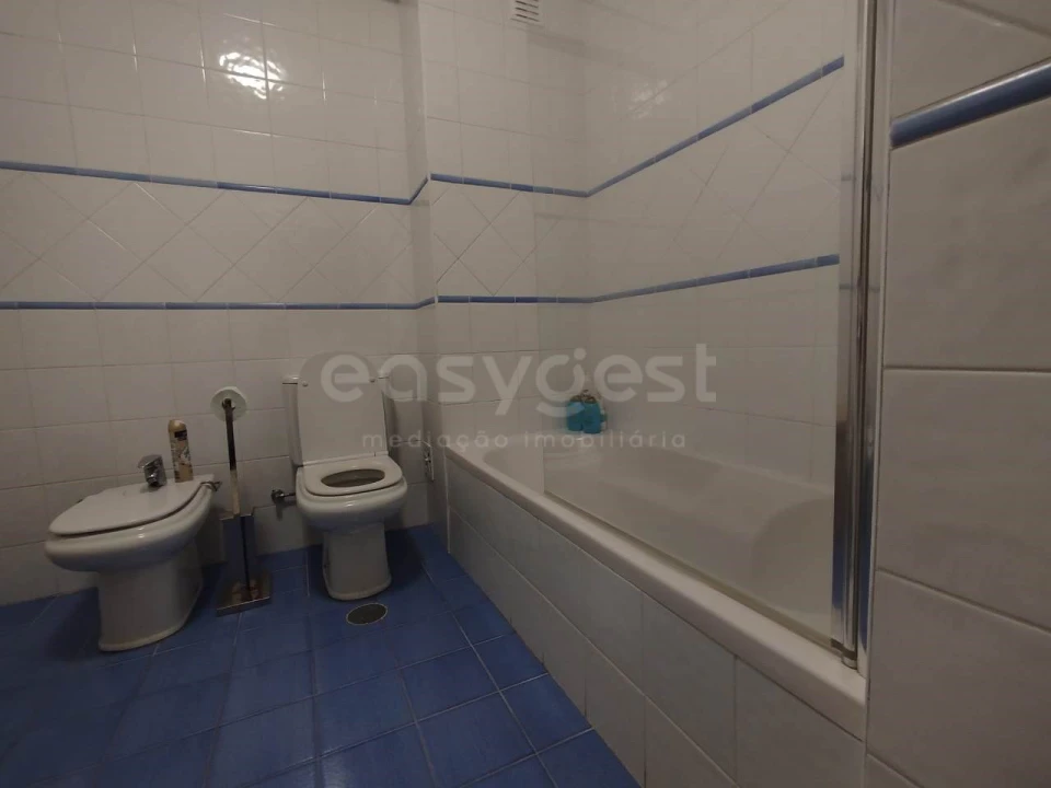 Apartamento T2 para Arrendamento em Sé Nova, Santa Cruz, Almedina e São Bartolomeu Foto 8