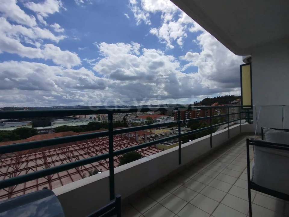 Apartamento T2 para Arrendamento em Sé Nova, Santa Cruz, Almedina e São Bartolomeu Foto 10