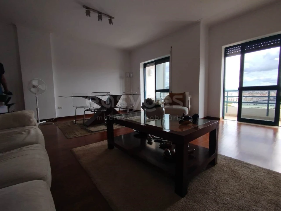Apartamento T2 para Arrendamento em Sé Nova, Santa Cruz, Almedina e São Bartolomeu Foto 11