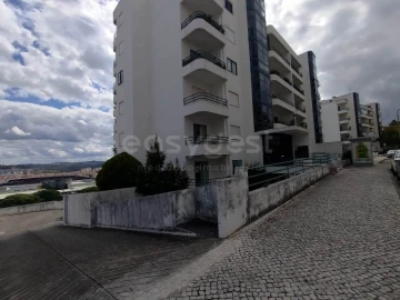 Apartamento T2 para Arrendamento em Sé Nova, Santa Cruz, Almedina e São Bartolomeu