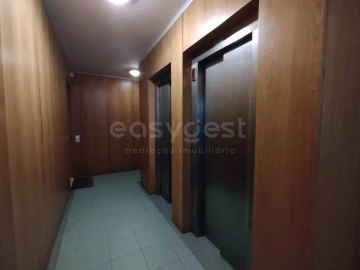 Apartamento T2 para Arrendamento em Sé Nova, Santa Cruz, Almedina e São Bartolomeu