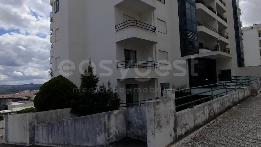 Apartamento T2 para Arrendamento em Sé Nova, Santa Cruz, Almedina e São Bartolomeu
