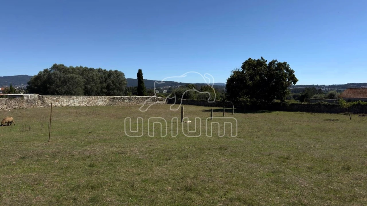 Terreno para Venda em Santa Marta de Portuzelo Foto 2