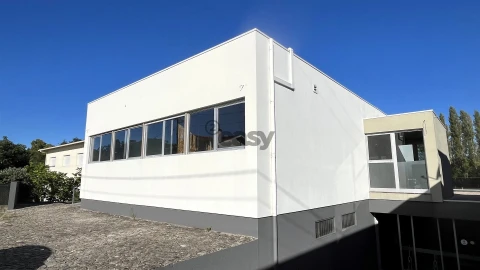 Loja para Venda em Lanhelas