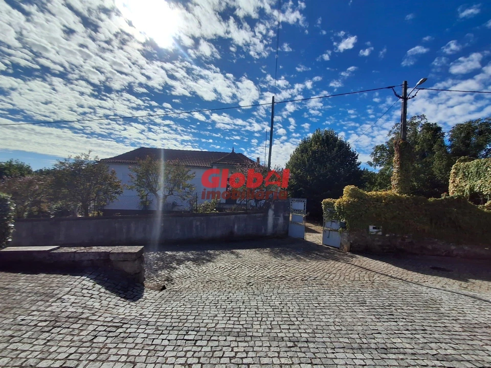 Quinta T0 para Venda em Satão Foto 1