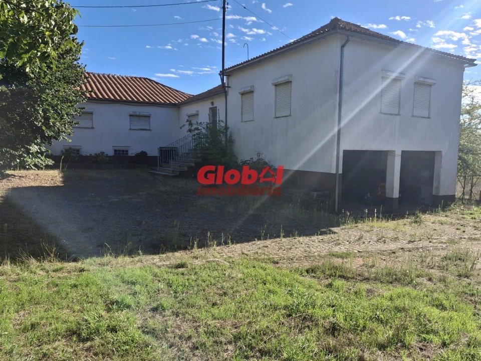 Quinta T0 para Venda em Satão Foto 2