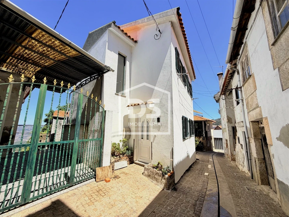 Moradia T3 para Venda em Armamar Foto 2