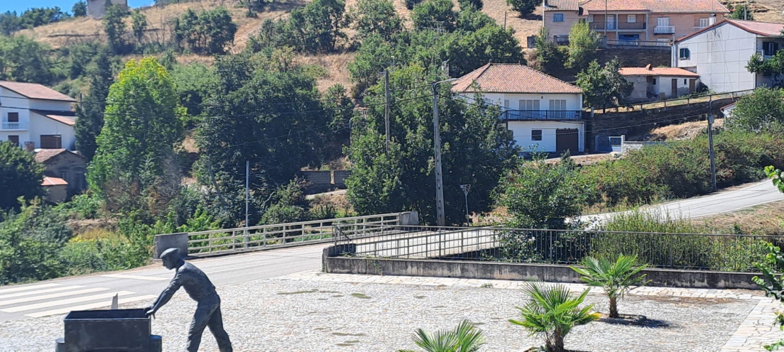 Moradia T3 para Venda em São Martinho de Angueira Foto 6