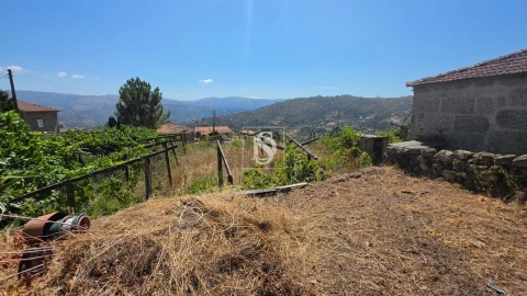 Moradia T2 para Venda em Santa Cruz do Douro e São Tomé de Covelas