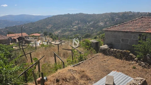 Moradia T2 para Venda em Santa Cruz do Douro e São Tomé de Covelas
