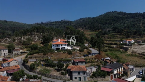 Moradia T2 para Venda em Santa Cruz do Douro e São Tomé de Covelas
