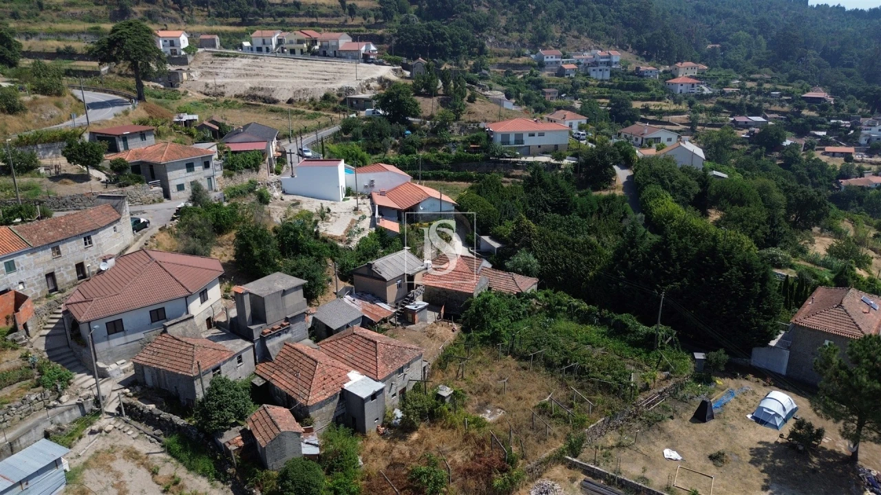 Moradia T2 para Venda em Santa Cruz do Douro e São Tomé de Covelas Foto 36
