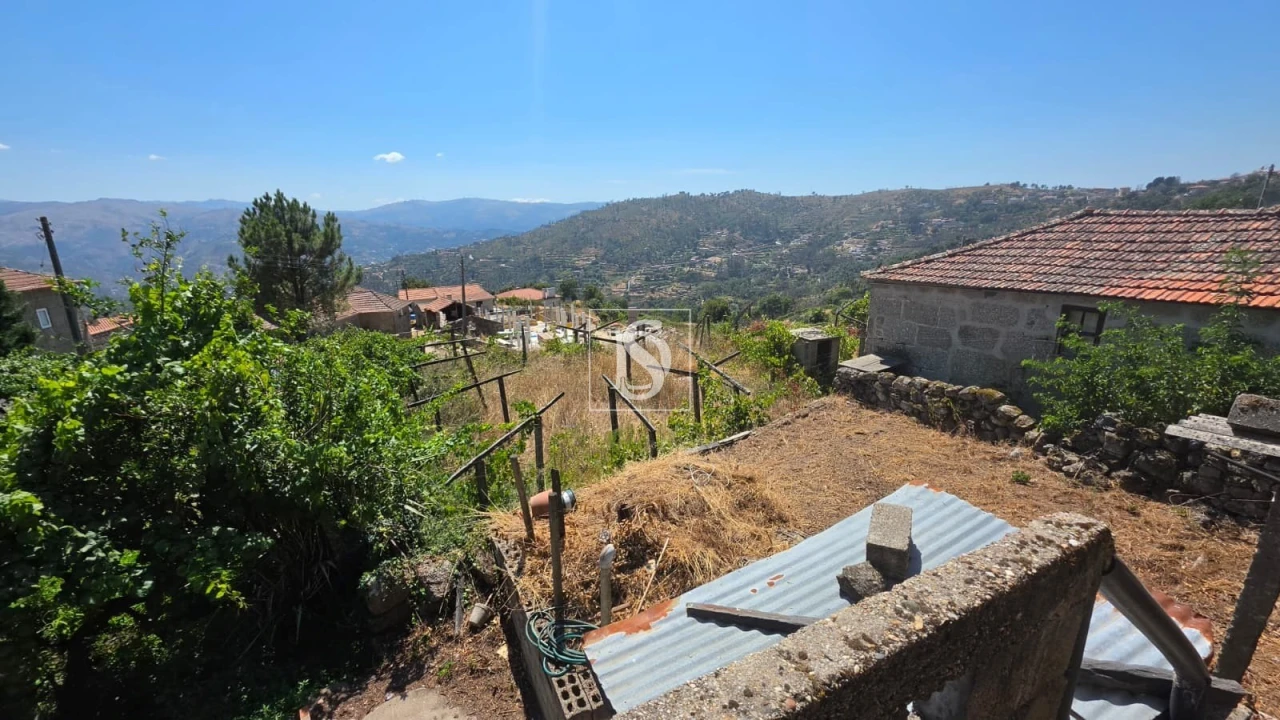 Moradia T2 para Venda em Santa Cruz do Douro e São Tomé de Covelas Foto 11