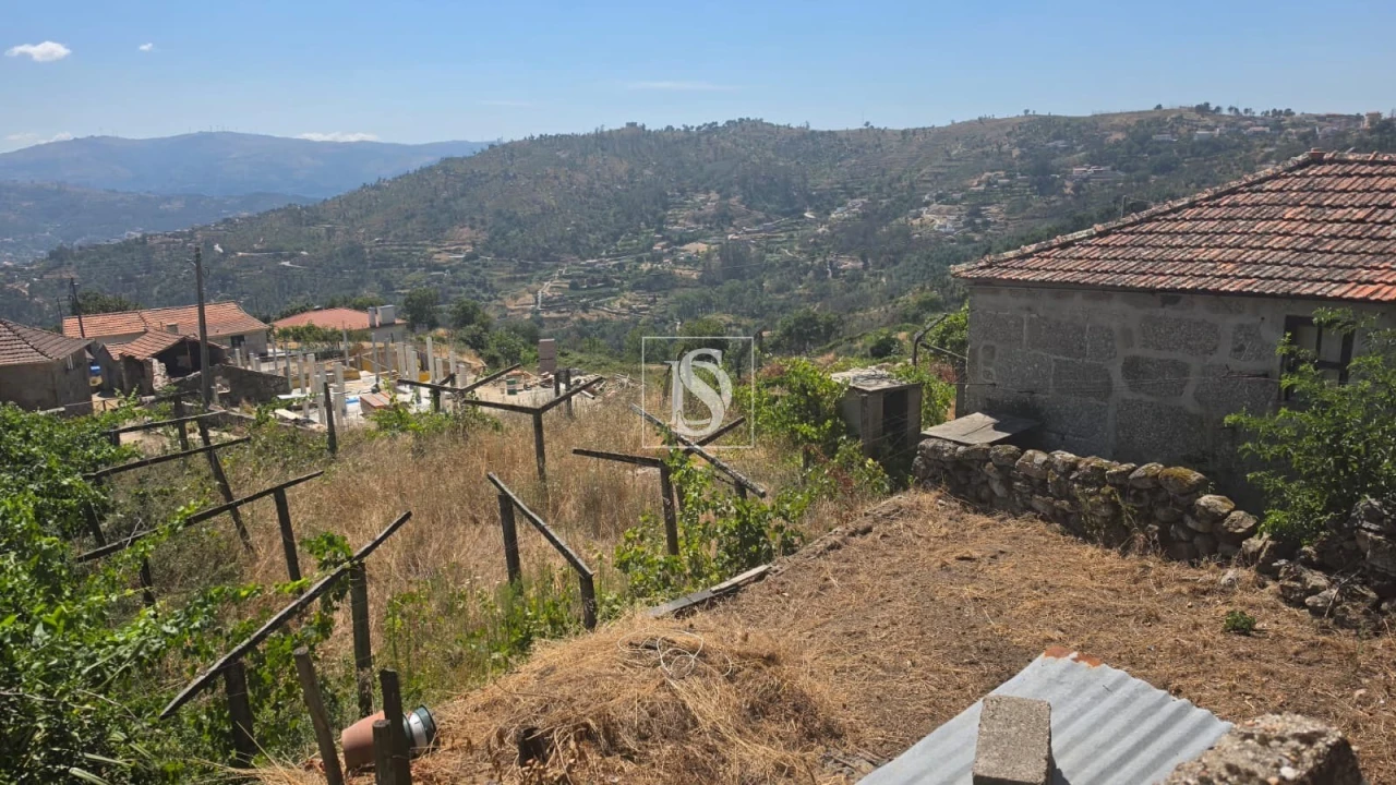 Moradia T2 para Venda em Santa Cruz do Douro e São Tomé de Covelas Foto 8