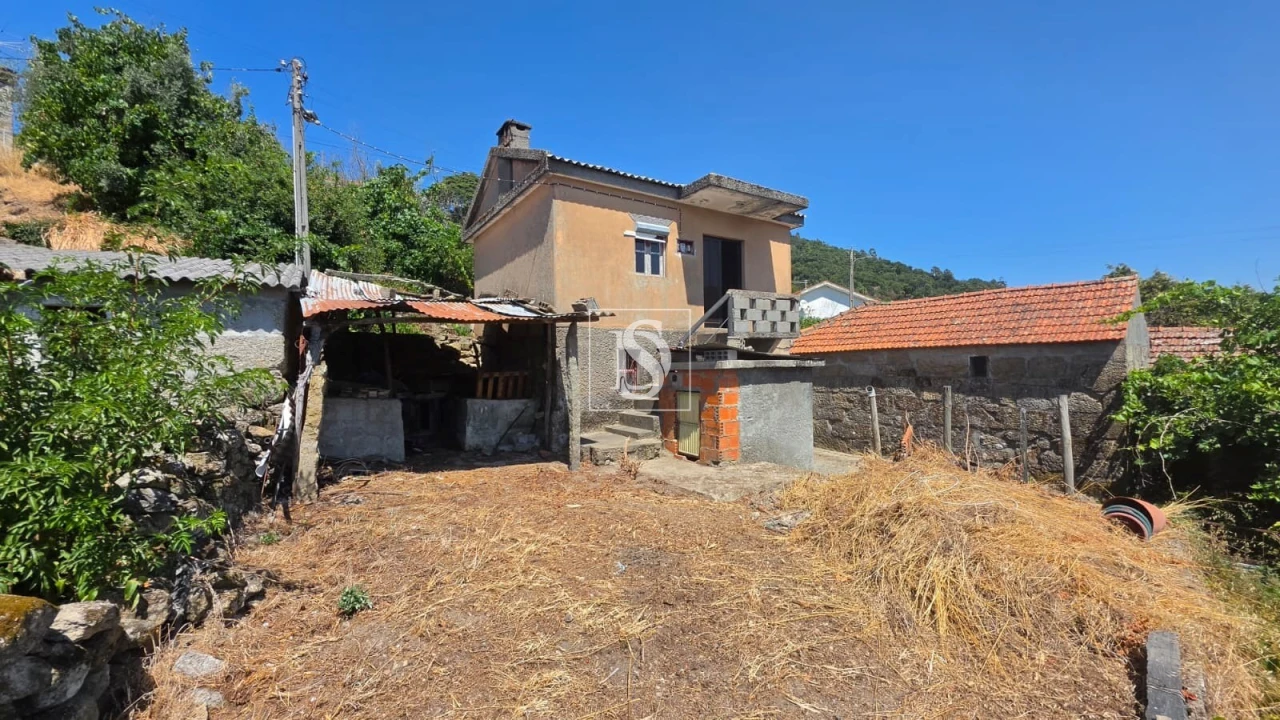 Moradia T2 para Venda em Santa Cruz do Douro e São Tomé de Covelas Foto 14