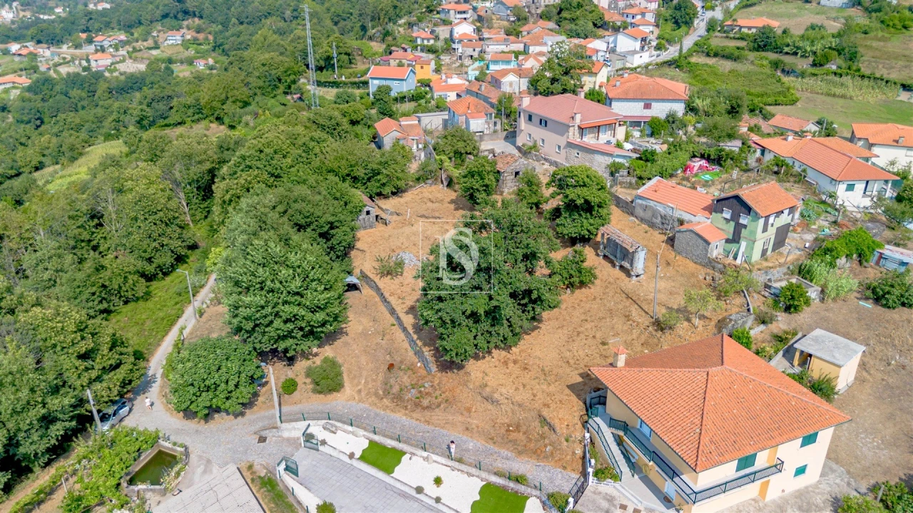Moradia T2 para Venda em Campelo e Ovil Foto 2