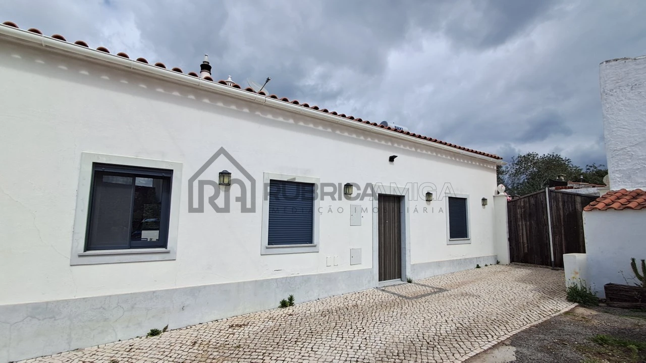 Moradia T2 para Venda em Salir Foto 3