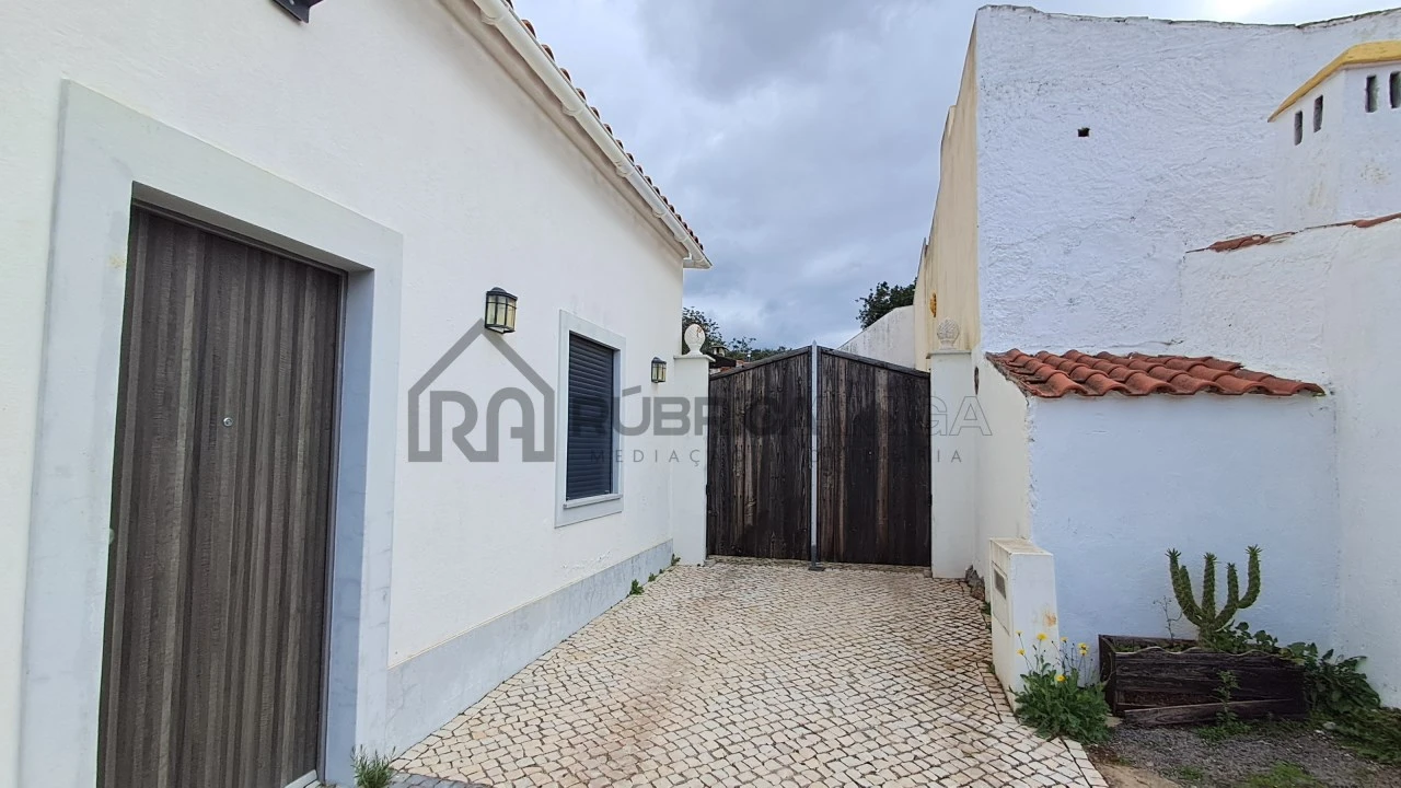 Moradia T2 para Venda em Salir Foto 4
