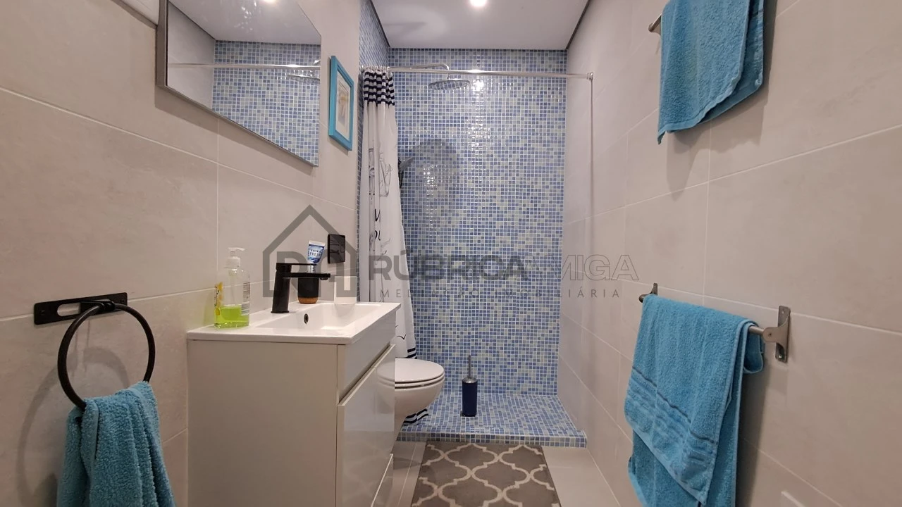 Moradia T2 para Venda em Salir Foto 6