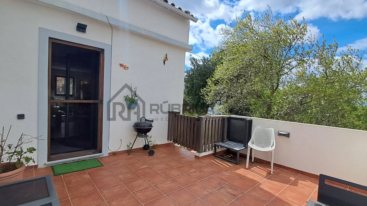 Moradia T2 para Venda em Salir Foto 16