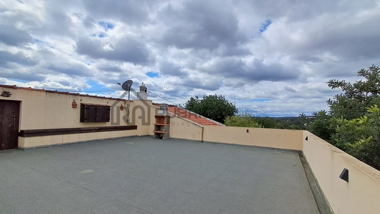 Moradia T2 para Venda em Salir Foto 38