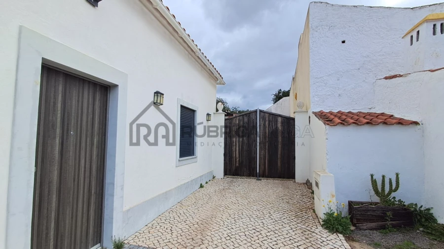 Moradia T2 para Venda em Salir Foto 4