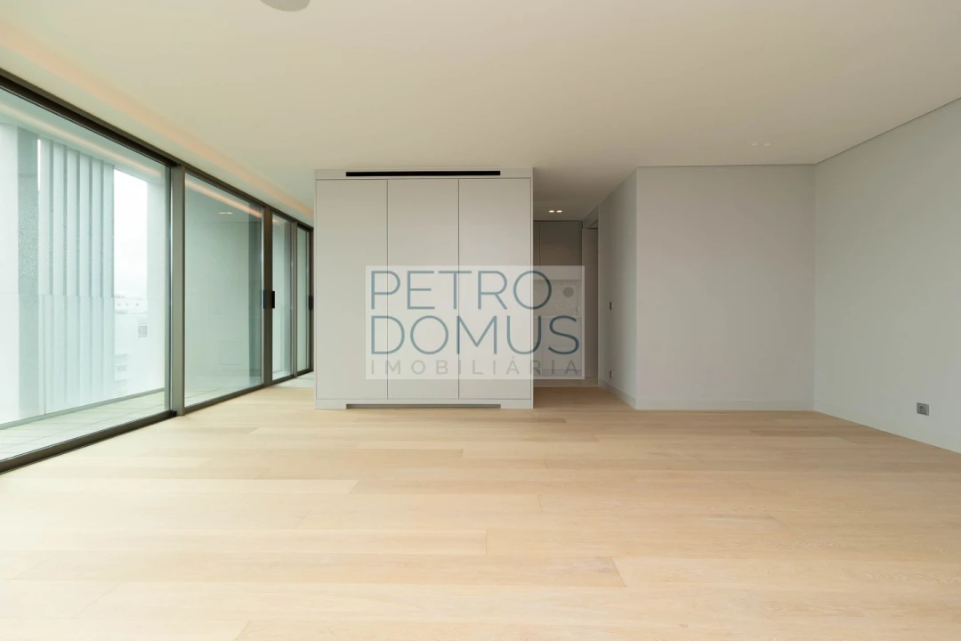 Apartamento T3 para Arrendamento em Avenidas Novas Foto 3