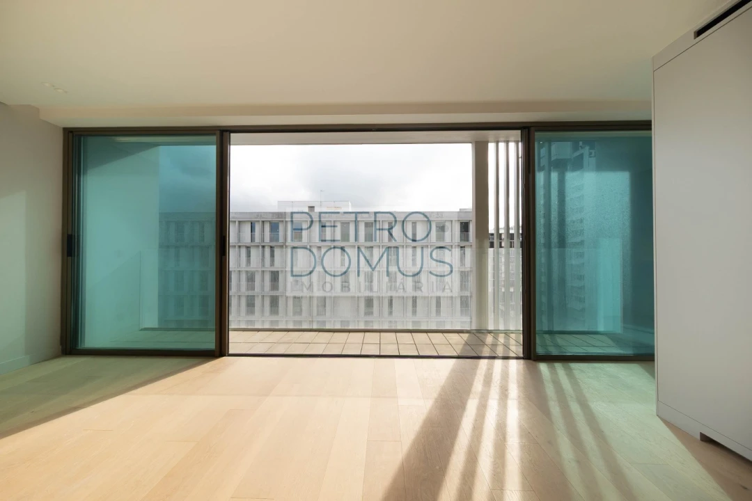 Apartamento T3 para Arrendamento em Avenidas Novas Foto 4
