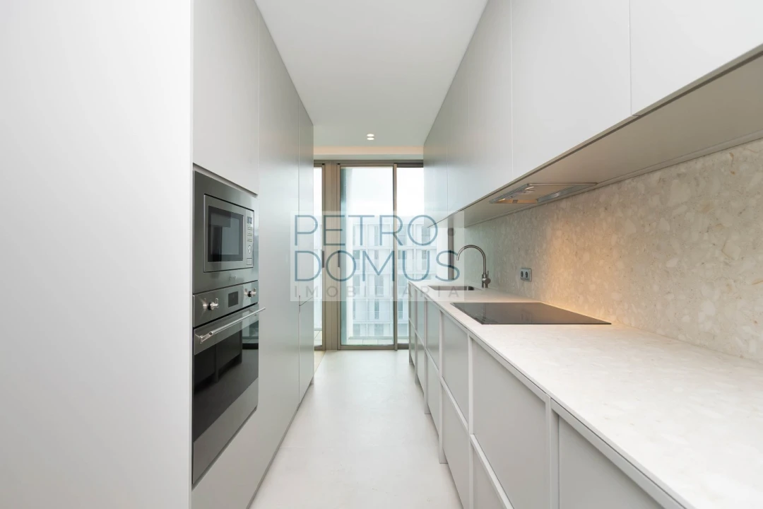 Apartamento T3 para Arrendamento em Avenidas Novas Foto 8