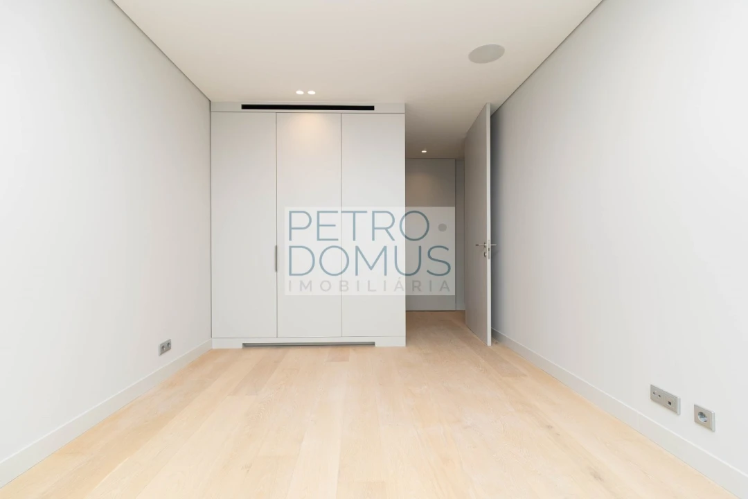 Apartamento T3 para Arrendamento em Avenidas Novas Foto 9