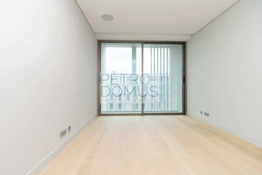 Apartamento T3 para Arrendamento em Avenidas Novas Foto 10