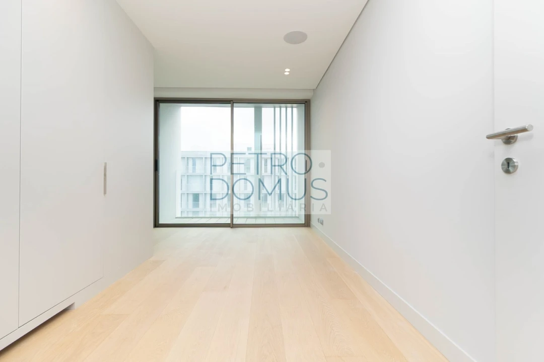 Apartamento T3 para Arrendamento em Avenidas Novas Foto 11
