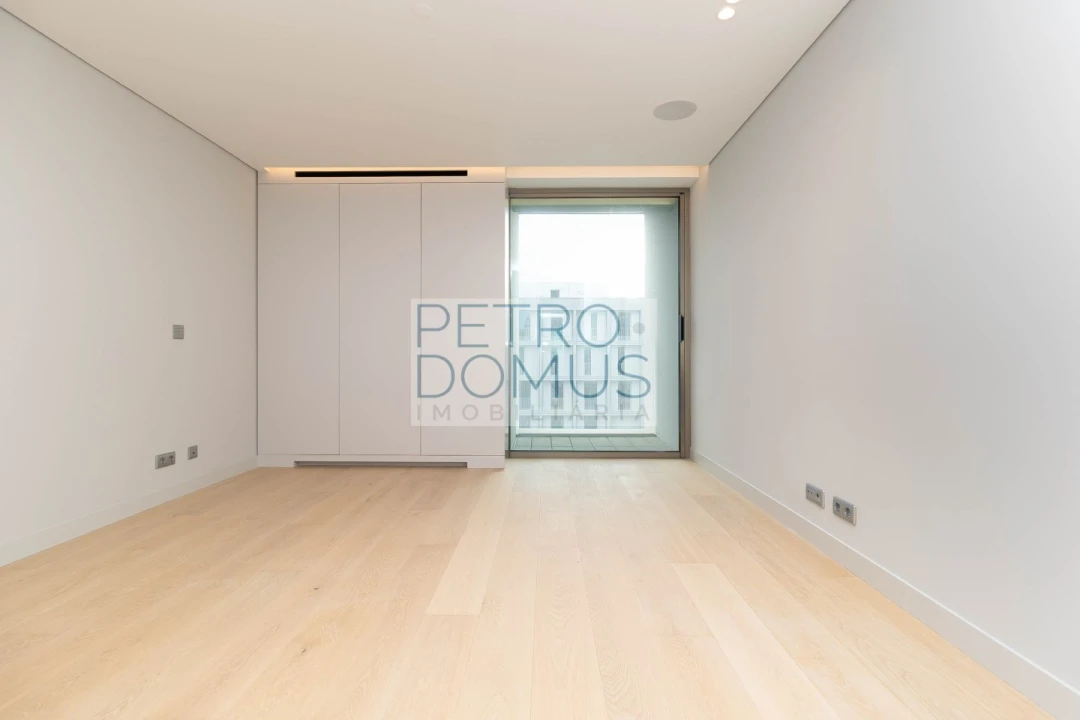Apartamento T3 para Arrendamento em Avenidas Novas Foto 15