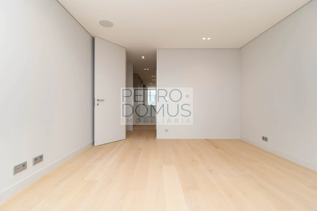 Apartamento T3 para Arrendamento em Avenidas Novas Foto 16