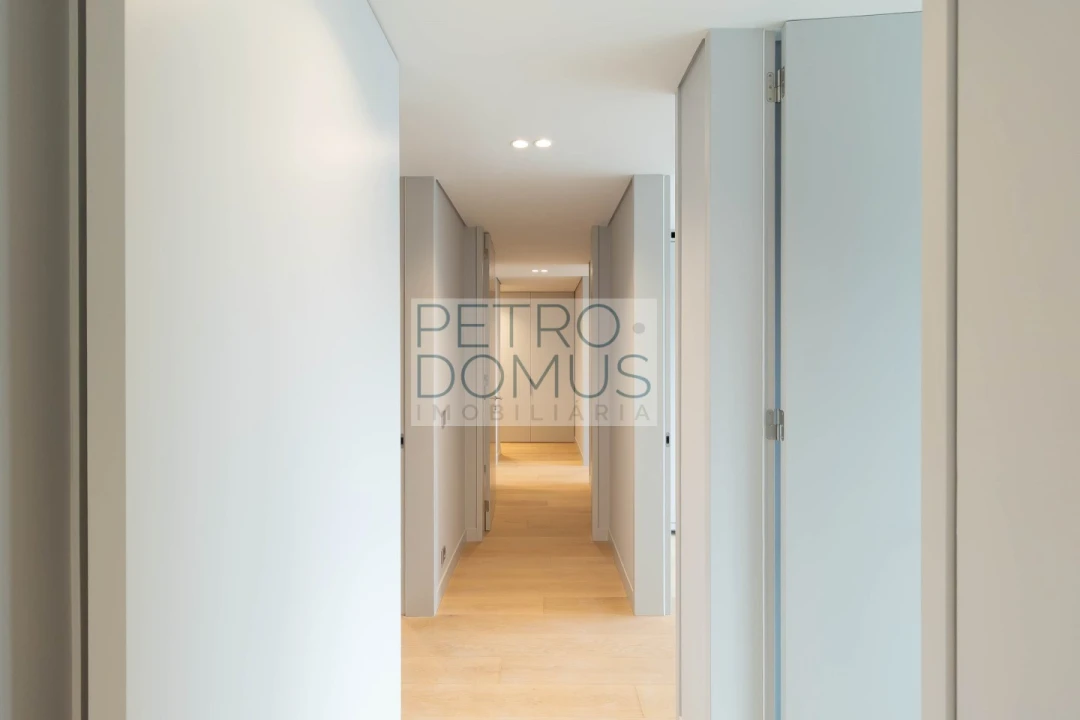 Apartamento T3 para Arrendamento em Avenidas Novas Foto 17