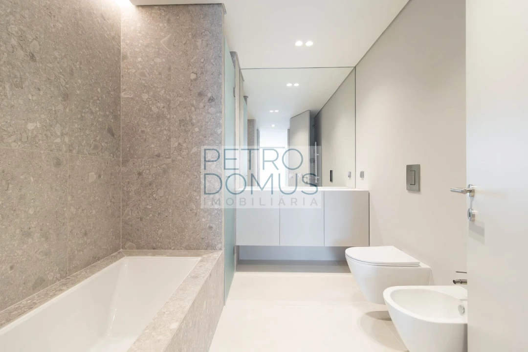 Apartamento T3 para Arrendamento em Avenidas Novas Foto 18