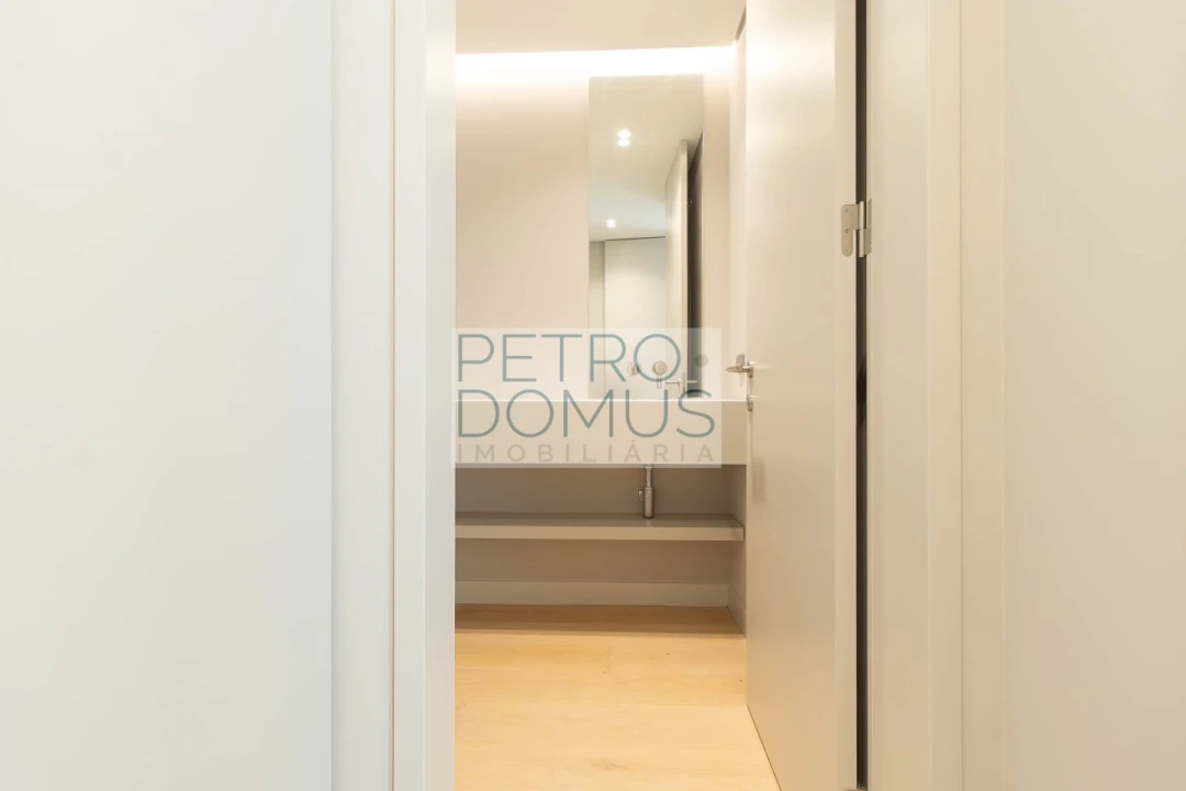 Apartamento T3 para Arrendamento em Avenidas Novas Foto 19