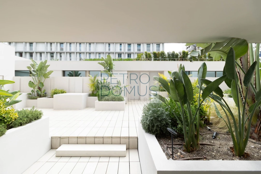 Apartamento T3 para Arrendamento em Avenidas Novas Foto 24
