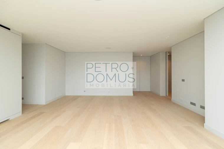 Apartamento T3 para Arrendamento em Avenidas Novas Foto 5