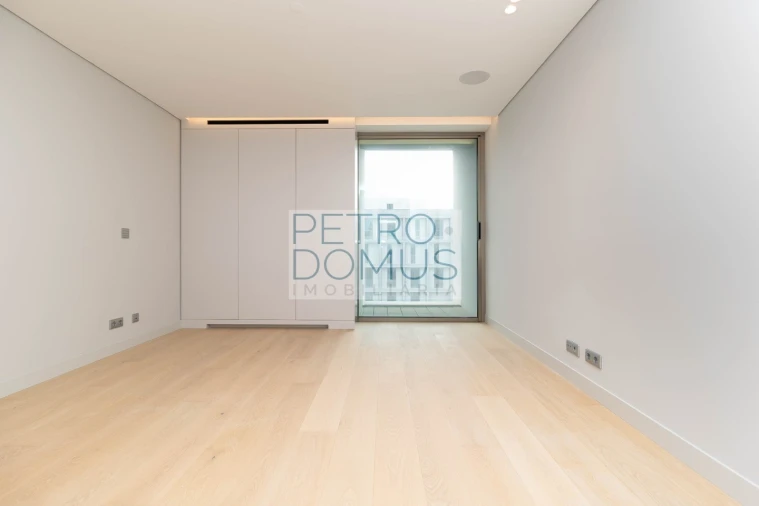 Apartamento T3 para Arrendamento em Avenidas Novas Foto 15