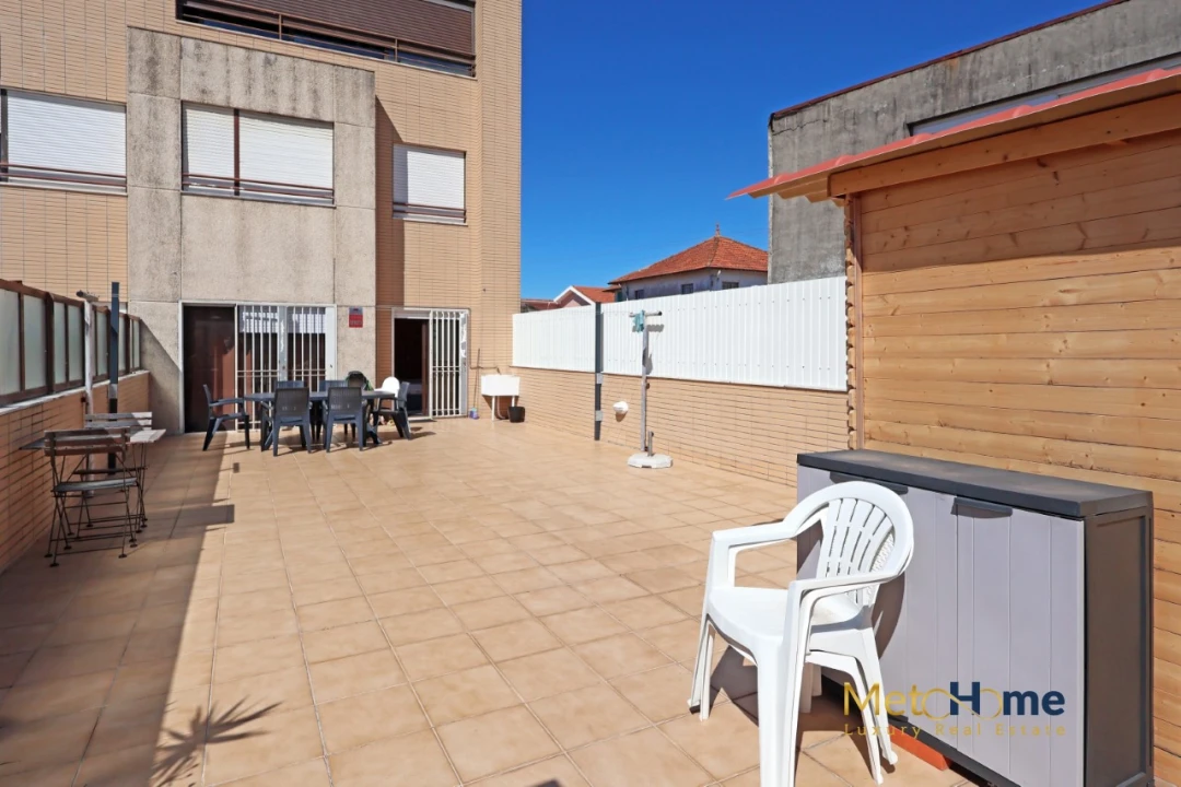 Apartamento T2 para Venda em Arcozelo Foto 37