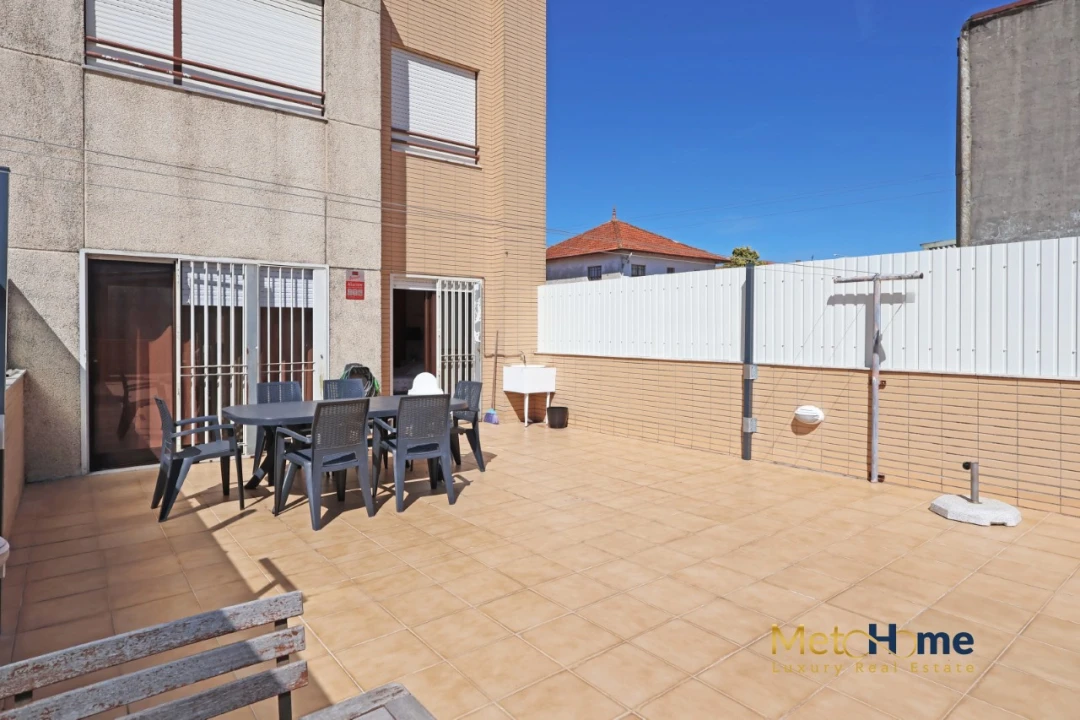 Apartamento T2 para Venda em Arcozelo Foto 2