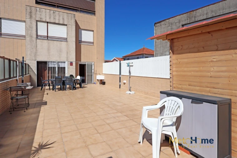 Apartamento T2 para Venda em Arcozelo Foto 37