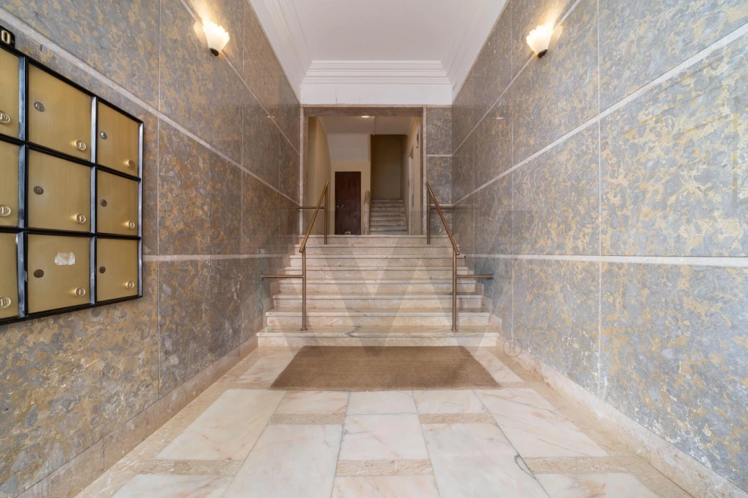 Apartamento T1 para Arrendamento em Campo de Ourique Foto 1