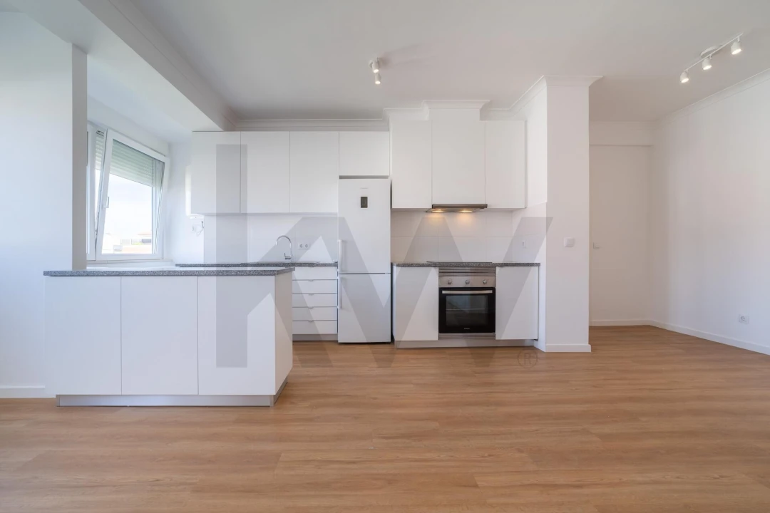 Apartamento T1 para Arrendamento em Campo de Ourique Foto 4