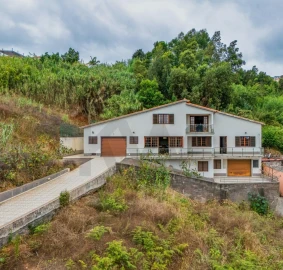 Moradia T4 para Venda em Santo Antonio