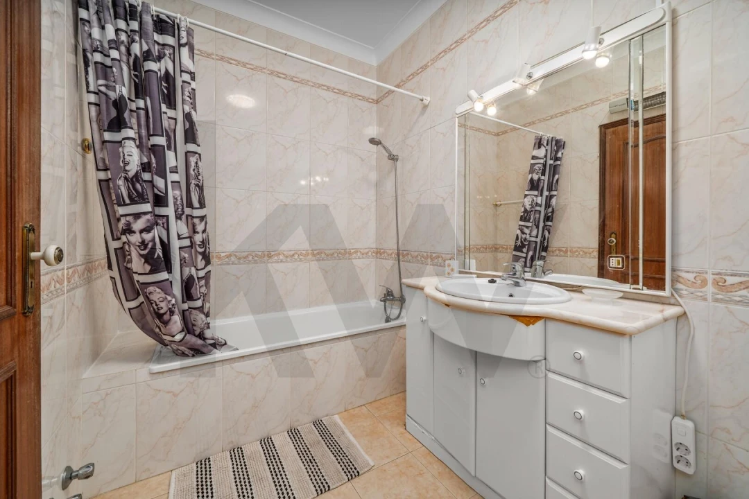 Apartamento T3 para Arrendamento em Lagos (São Sebastião e Santa Maria) Foto 23