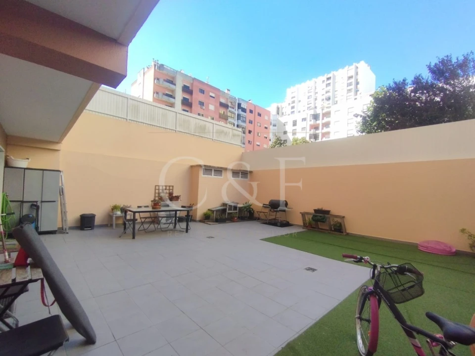 Apartamento T3 para Venda em Alfragide Foto 18